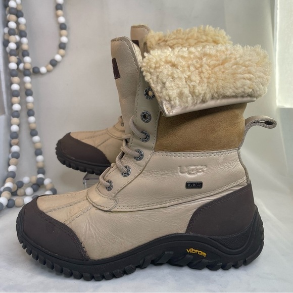 UGG 1909 Adirondack Women's Leather Snow Boots size 6.5 Beige and Brown - Picture 2 of 13